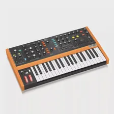 Аналоговый 4-х голосный полифонический синтезатор Behringer Poly D
