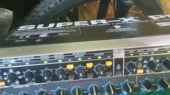 Tes Crossover behringer cx3400
