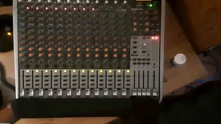 Behringer Xenyx QX2442USB - seltsames Einschaltverhalten