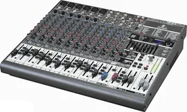 Behringer XENYX 1832FX малошумящий микшерный пульт