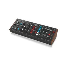 BEHRINGER MODEL D Аналоговый синтезатор