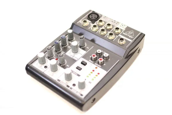 Behringer Xenyx 502 микшерный пульт-0