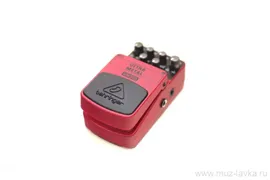 Behringer Ultra Metal UM300 Педаль эффектов Ultra Metal Distortion