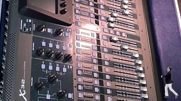 Кейс для пульта Behringer X32
