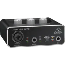 Компактный настольный звуковой интерфейс Behringer «U-Phoria UM2»