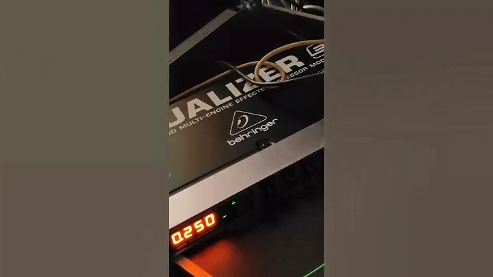 behringer VIRTUALIZER FX2000 3D LONG DELAY.