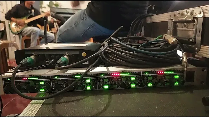 BEHRINGER MULTICOMPRO-XL MDX4600 live akustik