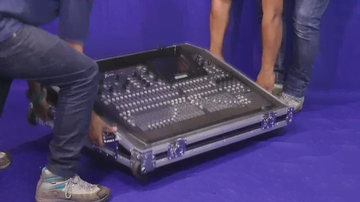 CASE PADRAO PARA MESA BEHRINGER  X32 COM RODAS EMBUTIDAS