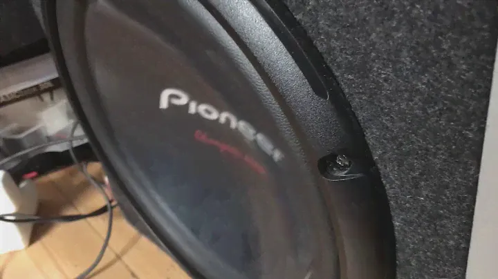 Pioneer TS-W310D4 & Behringer NX3000 BASS TEST!! (2 ohms, 1 channel)