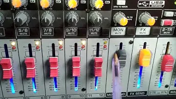 Behringer x1222usb em detalhes