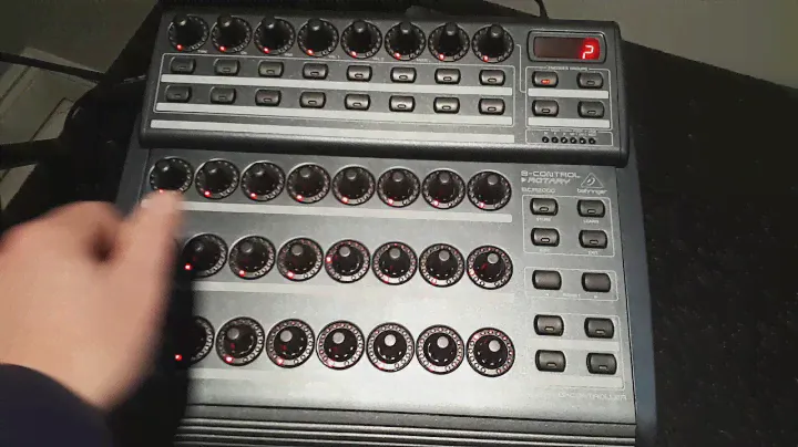 Новый миди-контроллер Behringer BCR2000 в упаковке