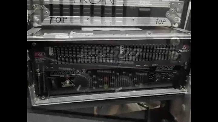 BEHRINGER EP2500 2 X 1200W AMPLIFIER + PEAVY 215EQ 15BAND 1/3 OCTAVE EQ IN ROADCASE
