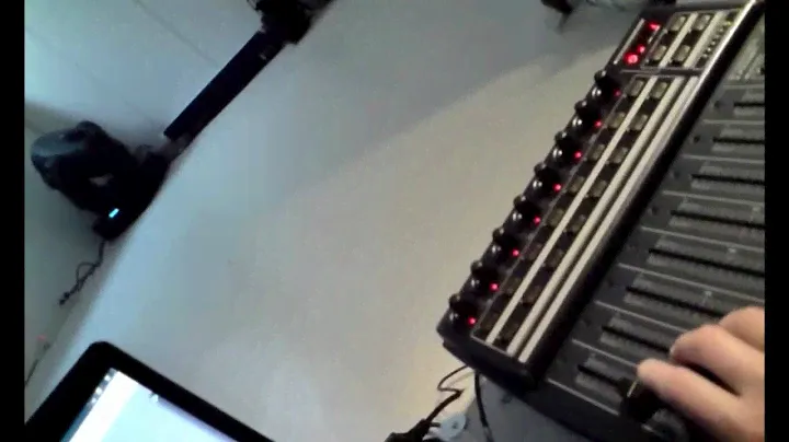 Unboxing + Kurzüberblick Behringer BCF 2000 (+ FreeStyler DMX)